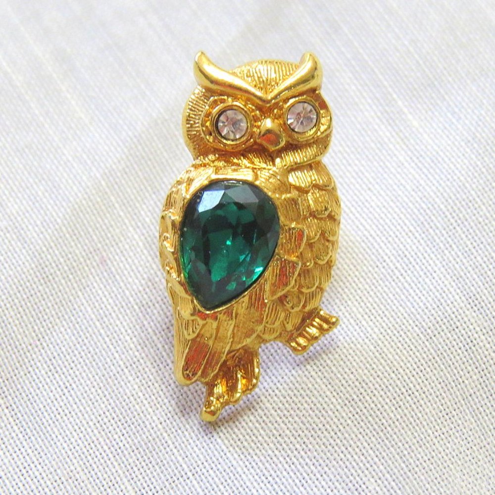 Avon Vintage   Emerald Green Owl Pin, Gold  Rhinestone Crystal Owl Brooch